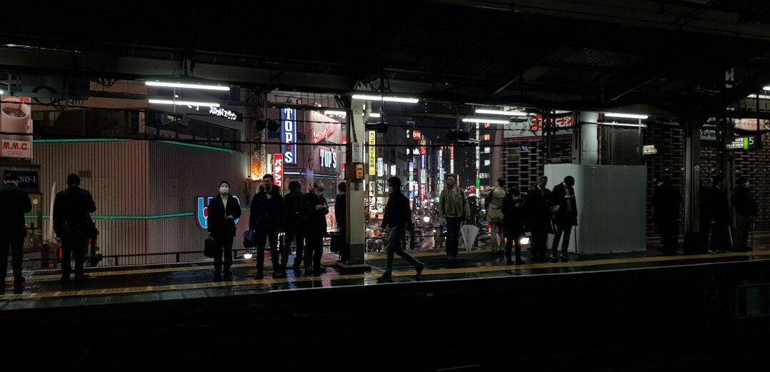 people waiting in city line
